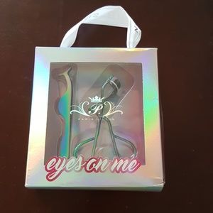 Paris Hilton Eyes On Me Set